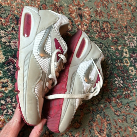 Nike Air Tennis Shoes - Picture 3 of 8